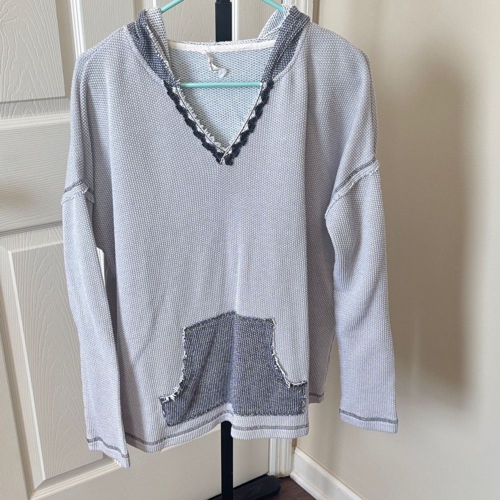 Women's Light Gray Hooded Pullover Tunic with Contrast Pocket